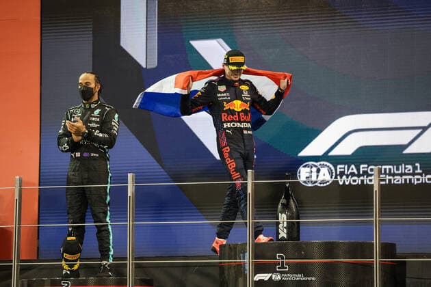 HAMILTON Lewis (gbr), Mercedes AMG F1 GP W12 E Performance, VERSTAPPEN Max (ned), Red Bull Racing Honda RB16B, portrait celebrating his world title during the Formula 1 Etihad Airways Abu Dhabi Grand Prix 2021, 22th round of the 2021 FIA Formula One World Championship, WM, Weltmeisterschaft from December 10 to 12, 2021 on the Yas Marina Circuit, in Yas Island, Abu Dhabi - F1 - ABU DHABI GRAND PRIX 2021 - RACE DPPI Panoramic 00121046_AV6_9013