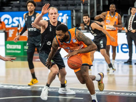 Sindarius Thornwell Ratiopharm Ulm, 07 moves to the basket, Ratiopharm Ulm vs Hamburg Towers, easycredit 1 Bundesliga, Basketball, Men, 12 12 2021 Ratiopharm Ulm vs Hamburg Towers, easycredit 1 Bundesliga, Basketball, Men, 12 12 2021 New Ulm Copyright: xMichaelxSchmidt Eibner-Pressefotx EP_MST