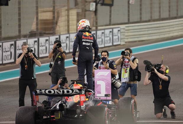 FORMULA 1 ETIHAD AIRWAYS ABU DHABI GRAND PRIX 2021 12 12 2021, Yas Marina Circuit, Abu Dhabi, FORMULA 1 ETIHAD AIRWAYS ABU DHABI GRAND PRIX 2021 , in picture The new Formula 1 World Champion Max Verstappen NEL , Red Bull Racing Honda nordphotoxGmbHx xBratic nph00250