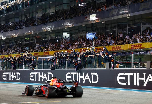 33 Max Verstappen NED, Red Bull Racing , F1 Grand Prix of Abu Dhabi at Yas Marina Circuit on December 12, 2021 in Abu Dhabi, United Arab Emirates Photo by HOCH ZWEI Abu Dhabi United Arab Emirates