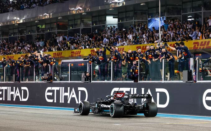 44 Lewis Hamilton GBR, Mercedes AMG Petronas F1 Team , F1 Grand Prix of Abu Dhabi at Yas Marina Circuit on December 12, 2021 in Abu Dhabi, United Arab Emirates Photo by HOCH ZWEI Abu Dhabi United Arab Emirates