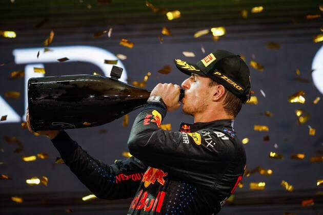 podium VERSTAPPEN Max (ned), Red Bull Racing Honda RB16B, portrait during the Formula 1 Etihad Airways Abu Dhabi Grand Prix 2021, 22th round of the 2021 FIA Formula One World Championship, WM, Weltmeisterschaft from December 10 to 12, 2021 on the Yas Marina Circuit, in Yas Island, Abu Dhabi - F1 - ABU DHABI GRAND PRIX 2021 - RACE DPPI Panoramic  00121046__V2_4440