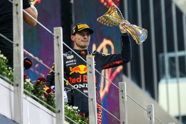 ABU DHABI GRAND PRIX 2021, 12 12 2021 Yas Marina Circuit, Yas Island, 12 December 2021champion winner Max Verstappen (NED), Red Bull Racing RB16B celebrates with trophy during the FORMULA 1 ETIHAD AIRWAYS ABU DHABI GRAND PRIX 2021 United Arab Emirates Phil Duncan Editorial Use Only Copyright: xPhilxDuncanx ESM-0291-0018