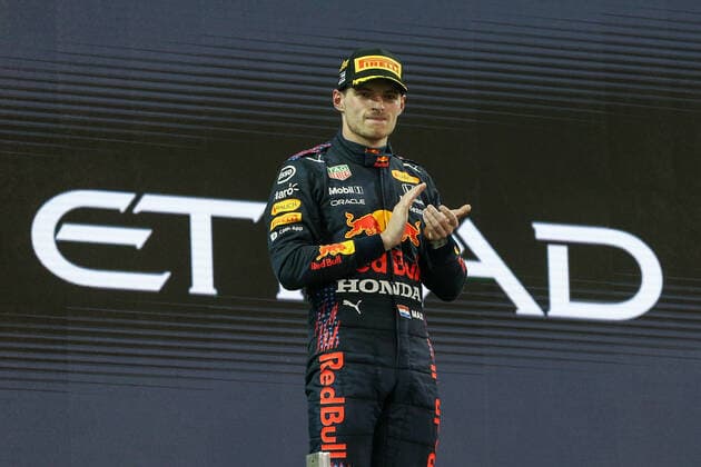 ABU DHABI GRAND PRIX 2021, 12 12 2021 Yas Marina Circuit, Yas Island, 12 December 2021 Max Verstappen (NED), Red Bull Racing RB16B winner on the podium celebrates during the FORMULA 1 ETIHAD AIRWAYS ABU DHABI GRAND PRIX 2021 United Arab Emirates Phil Duncan Editorial Use Only Copyright: xPhilxDuncanx ESM-0291-0022
