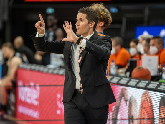Jaka Lakovic Ratiopharm Ulm, head coach gives instructions to his team, Ratiopharm Ulm vs Hamburg Towers, easycredit 1 Bundesliga, Basketball, Men, 12 12 2021 Ratiopharm Ulm vs Hamburg Towers, easycredit 1 Bundesliga, Basketball, Men, 12 12 2021 Neu Ulm Copyright: xMichaelxSchmidt Eibner-Pressefotx EP_MST