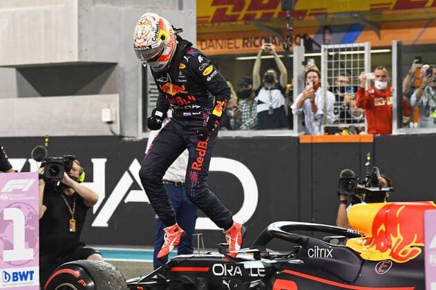 12 12 2021, xekx, Formula 1 FIA, Abu Dhabi Grand Prix 2021 emspor, winner of the race and world champion 2021 Max Verstappen Red Bull Racing, 33 DFL DFB REGULATES PROHIBIT ANY USE OF PHOTOGRAPHS as IMAGE SEQUENCES and or QUASI VIDEO Abu Dhabi eel-fotografie Eberhard Krieger