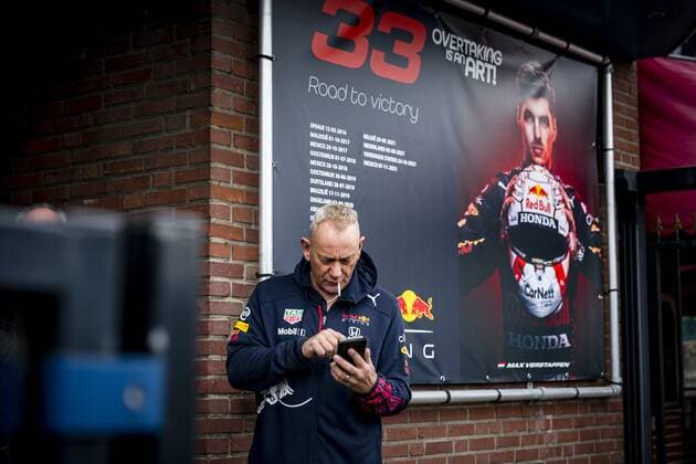 MONTFORT Fans of Max Verstappen arrive at the Dancing Housmans cafe in Montfort In the cafe of the late Robert Kumpen, Max s grandfather, fans watch the Abu Dhabi F1 Grand Prix where the driver can become the first F1 Champion of the Netherlands ANP Dutch Height Rob Engelaar xVIxANPxSportx xRobxEngelaarxIVx 441971112