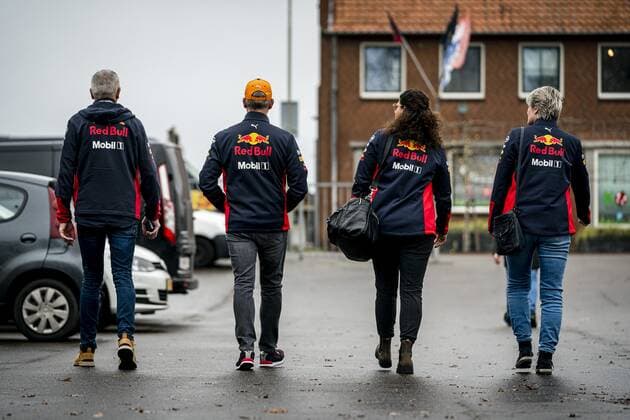 MONTFORT Fans of Max Verstappen arrive at cafe Dancing Housmans in Montfort In the cafe of the late Robert Kumpen, Max s grandfather, fans watch the Abu Dhabi F1 Grand Prix where the driver can become the first F1 Champion of the Netherlands ANP Dutch Height Rob Engelaar xVIxANPxSportx xRobxEngelaarxIVx 441971437