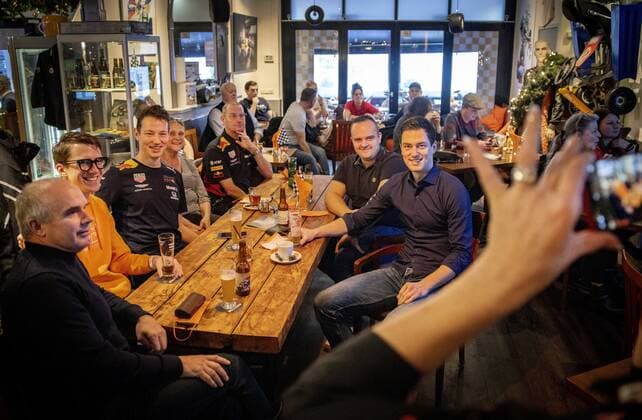 ZANDVOORT Max Verstappen fans gather at cafe Rabbel to watch this season s decisive race Verstappen and Hamilton compete in Abu Dhabi for the world title in Formula 1 Verstappen is on the hunt for his first title in Formula 1 Hamilton can become champion for the eighth time ANP RAMON VAN FLYMEN xVIxANPxSportx xxANPxIVx 441973707