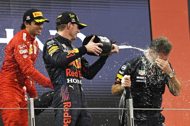 12 12 2021, xekx, Formula 1 FIA, Abu Dhabi Grand Prix 2021 emspor, rose water shower Max Verstappen Red Bull Racing, 33 world champion and winner of the race, Christian Horner team principal Red Bull Racing DFL DFB REGULATES PROHIBIT ANY USE OF PHOTOGRAPHS AS IMAGE SEQUENCES AND OR QUASI VIDEO Abu Dhabi eel-fotografie Eberhard Krieger