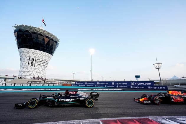 December 12, 2021, Abu Dhabi, United Arab Emirates: LEWIS HAMILTON of Great Britain and Mercedes-AMG F1 Team leads at the start of the 2021 FIA Formula 1 Abu Dhabi Grand Prix at Yas Marina Circuit in Abu Dhabi, United Arab Emirates. Abu Dhabi United Arab Emirates - ZUMAg147 20211212_zap_g147_092 Copyright: xJamesxGasperottix