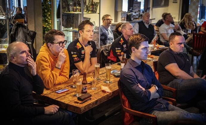 ZANDVOORT Max Verstappen fans gather at cafe Rabbel to watch this season s decisive race Verstappen and Hamilton compete in Abu Dhabi for the world title in Formula 1 Verstappen is on the hunt for his first title in Formula 1 Hamilton can become champion for the eighth time ANP RAMON VAN FLYMEN xVIxANPxSportx xxANPxIVx 441976308