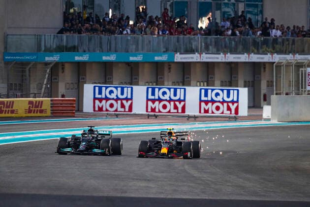 44 Lewis Hamilton GBR, Mercedes AMG Petronas F1 Team , 11 Sergio Perez MEX, Red Bull Racing , F1 Grand Prix of Abu Dhabi at Yas Marina Circuit on December 12, 2021 in Abu Dhabi, United Arab Emirates Photo by HOCH ZWEI Abu Dhabi United Arab Emirates
