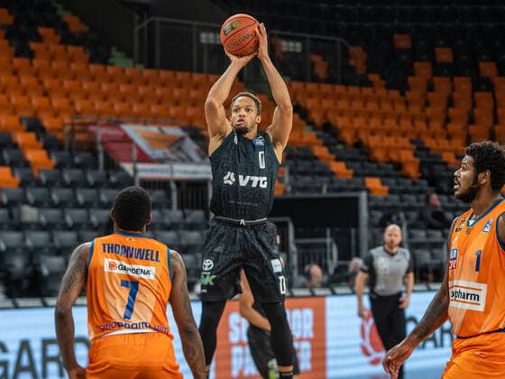 Jaylor Brown Hamburg Towers, 00 at the throw, Ratiopharm Ulm vs Hamburg Towers, easycredit 1 Bundesliga, Basketball, Men, 12 12 2021 Ratiopharm Ulm vs Hamburg Towers, easycredit 1 Bundesliga, Basketball, Men, 12 12 2021 Neu Ulm Copyright: xMichaelxSchmidt Eibner-Pressefotx EP_MST