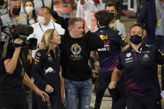 FORMULA 1 ETIHAD AIRWAYS ABU DHABI GRAND PRIX 2021 12 12 2021, Yas Marina Circuit, Abu Dhabi, FORMULA 1 ETIHAD AIRWAYS ABU DHABI GRAND PRIX 2021 , pictured father Jos Verstappen cheering on his sons world title by Max Verstappen NEL , Red Bull Racing Honda nordphotoxGmbHx xBratic nph00250