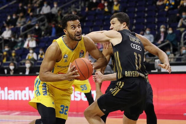 Johannes Thiemann, Vladimir Lucic Action Game Scene Duel Sports Basketball BBL Bundesliga Men Season 2021 2022 12 12 2021 ALBA Berlin vs FC Bayern Munich