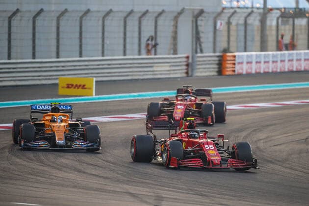 55 SAINZ Carlos (spa), Scuderia Ferrari SF21, action and 07 RAIKKONEN Kimi (fin), Alfa Romeo Racing ORLEN C41 during the Formula 1 Etihad Airways Abu Dhabi Grand Prix 2021, 22th round of the 2021 FIA Formula One World Championship, WM, Weltmeisterschaft from December 10 to 12, 2021 on the Yas Marina Circuit, in Yas Island, Abu Dhabi - F1 - ABU DHABI GRAND PRIX 2021 - RACE DPPI Panoramic  20211212_GOODEN_FGO00559
