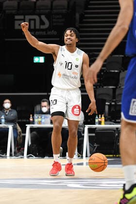 12 12 2021 Basketball Season 2021 2022 2 Bundesliga Pro A 08 Matchday Nürnberg Falcons Basketball Club NBC VFL Sparkassen Stars Bochum AlSch Evan Derek Taylor 10, Nürnberg Falcons BC NBC indicates gestures directs gives instructions.