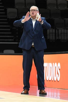 12 12 2021 Basketball Season 2021 2022 2 Bundesliga Pro A 08 Matchday Nürnberg Falcons Basketball Club NBC VFL Sparkassen Stars Bochum AlSch Felix Banobre Trainer Headcoach VFL Sparkassen Stars Bochum indicates gestures directs gives instructions