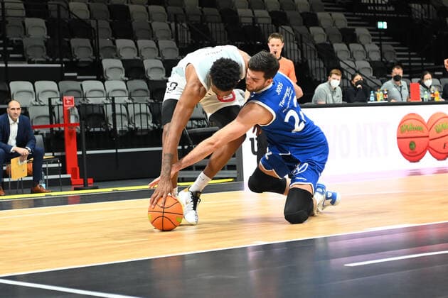 12 12 2021 Basketball Season 2021 2022 2 Bundesliga Pro A 08 Matchday Nürnberg Falcons Basketball Club NBC VFL Sparkassen Stars Bochum AlSch Johannes Joos 22, VFL Sparkassen Stars Bochum Josh Price 9, Nürnberg Falcons BC NBC