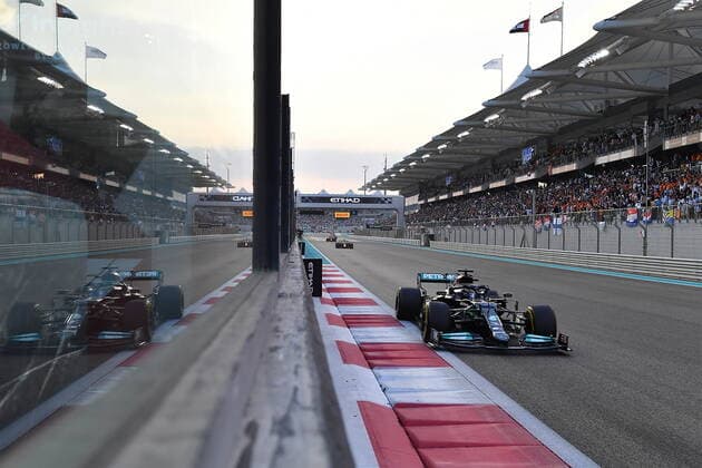 FORMULA 1 ETIHAD AIRWAYS ABU DHABI GRAND PRIX 2021 12 12 2021, Yas Marina Circuit, Abu Dhabi, FORMULA 1 ETIHAD AIRWAYS ABU DHABI GRAND PRIX 2021 , in picture Lewis Hamilton GBR , Mercedes AMG Petronas Formula One Team, Max Verstappen NEL , Red Bull Racing Honda nordphotoxGmbHx xBratic nph00250