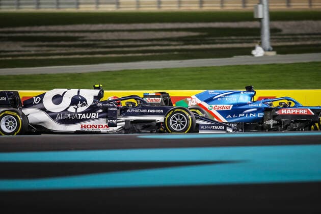 14 ALONSO Fernando (spa), Alpine F1 A521, action and 10 GASLY Pierre (fra), Scuderia AlphaTauri Honda AT02 during the Formula 1 Etihad Airways Abu Dhabi Grand Prix 2021, 22th round of the 2021 FIA Formula One World Championship, WM, Weltmeisterschaft from December 10 to 12, 2021 on the Yas Marina Circuit, in Yas Island, Abu Dhabi - F1 - ABU DHABI GRAND PRIX 2021 - RACE DPPI Panoramic  20211212_GOODEN_FGO00873