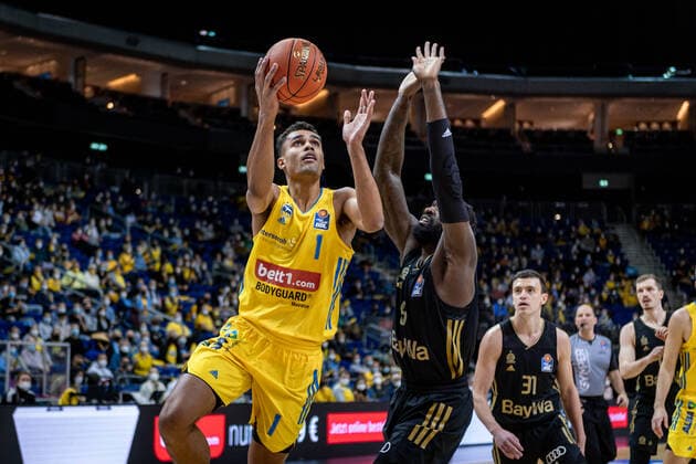 Basketball Berlin 12 12 2021 Season 2021 2022 1 Bundesliga easyCredit BBL Alba Berlin FC Bayern München Basketball Oscar Da Silva Alba Berlin, No 01 Othello Hunter Munich, No 08