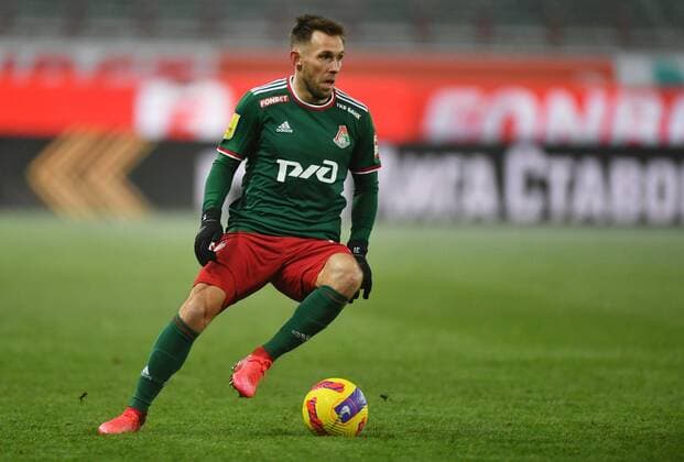 Russia Soccer Premier-League Lokomotiv - Ufa 6720087 12.12.2021 Lokomotiv s Maciej Rybus controls a ball during the Russian Premier-League soccer match between Lokomotiv Moscow and Ufa, in Moscow, Russia. Mikhail Voskresenskiy Sputnik Moscow Russia  Copyright: xMikhailxVoskresenskiyx