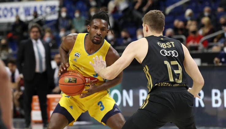 Jaleen Smith, Andreas Obst action game scene duel sport basketball BBL Bundesliga men season 2021 2022 12 12 2021 ALBA Berlin vs FC Bayern Munich