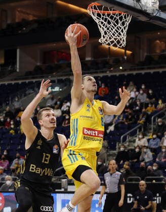 Andreas Obst, Marcus Eriksson Action Game Scene Duel Sports Basketball BBL Bundesliga Men Season 2021 2022 12 12 2021 ALBA Berlin vs FC Bayern Munich