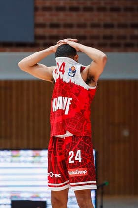 GER, Wuerzburg, s Oliver Arena, 12 12 2021, emspor, emonline, despor, deonline, s Oliver Wuerzburg vs Basketball Loewen Braunschweig, easyCredit BBL, 10 matchday picture disappointment at Cameron Hunt s Oliver Wuerzburg Copyright: HMBxMedia JulienxBecker