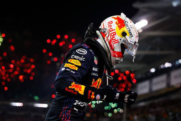 VERSTAPPEN Max (ned), Red Bull Racing Honda RB16B, portrait celebrating Wolrd Champion during the Formula 1 Etihad Airways Abu Dhabi Grand Prix 2021, 22th round of the 2021 FIA Formula One World Championship, WM, Weltmeisterschaft from December 10 to 12, 2021 on the Yas Marina Circuit, in Yas Island, Abu Dhabi - F1 - ABU DHABI GRAND PRIX 2021 - RACE DPPI Panoramic  20211212_GOODEN_FG0O0212