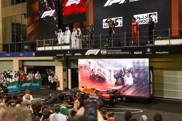 44 Lewis Hamilton GBR, Mercedes AMG Petronas F1 Team , 33 Max Verstappen NED, Red Bull Racing , 55 Carlos Sainz ESP, Scuderia Ferrari Mission Winnow , F1 Grand Prix of Abu Dhabi at Yas Marina Circuit on December 12, 2021 in Abu Dhabi, United Arab Emirates Photo by HOCH ZWEI Abu Dhabi United Arab Emirates
