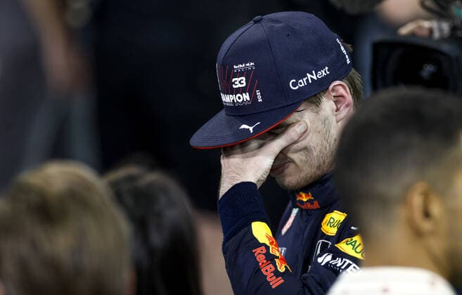 VERSTAPPEN Max (ned), Red Bull Racing Honda RB16B, portrait during the Formula 1 Etihad Airways Abu Dhabi Grand Prix 2021, 22th round of the 2021 FIA Formula One World Championship, WM, Weltmeisterschaft from December 10 to 12, 2021 on the Yas Marina Circuit, in Yas Island, Abu Dhabi - F1 - ABU DHABI GRAND PRIX 2021 - RACE DPPI Panoramic  F12021GP22ARE_JK254805