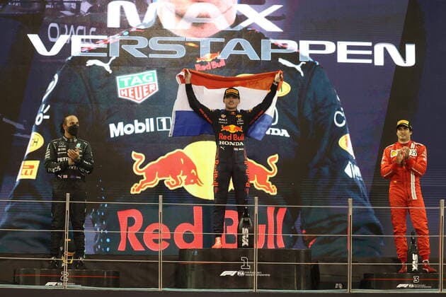podium HAMILTON Lewis (gbr), Mercedes AMG F1 GP W12 E Performance, VERSTAPPEN Max (ned), Red Bull Racing Honda RB16B, SAINZ Carlos (spa), Scuderia Ferrari SF21, portrait during the Formula 1 Etihad Airways Abu Dhabi Grand Prix 2021, 22th round of the 2021 FIA Formula One World Championship, WM, Weltmeisterschaft from December 10 to 12, 2021 on the Yas Marina Circuit, in Yas Island, Abu Dhabi - F1 - ABU DHABI GRAND PRIX 2021 - RACE DPPI Panoramic  00121046_F12021GP22ARE_WW255047