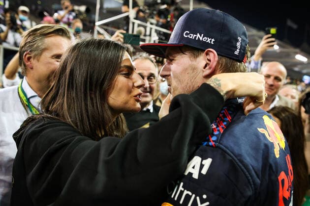 VERSTAPPEN Max (ned), Red Bull Racing Honda RB16B, portrait celebrating Wolrd Championship winning with girlfriend Kelly Piquet during the Formula 1 Etihad Airways Abu Dhabi Grand Prix 2021, 22th round of the 2021 FIA Formula One World Championship, WM, Weltmeisterschaft from December 10 to 12, 2021 on the Yas Marina Circuit, in Yas Island, Abu Dhabi - F1 - ABU DHABI GRAND PRIX 2021 - RACE DPPI Panoramic  20211212_GOODEN_FGO01307
