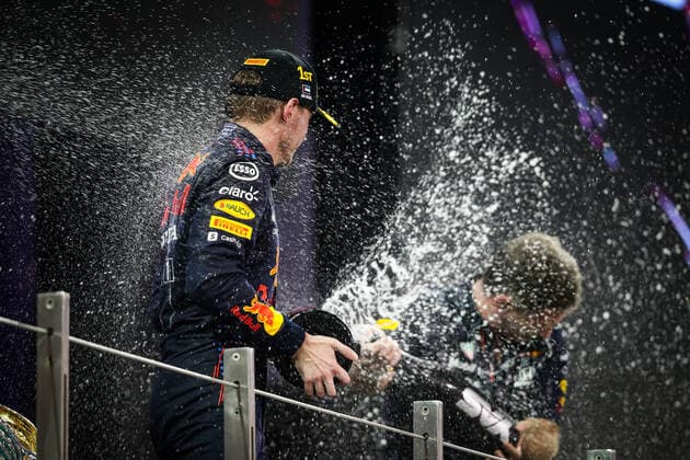 VERSTAPPEN Max (ned), Red Bull Racing Honda RB16B, HORNER Christian (gbr), Team Principal of Red Bull Racing, portrait podium during the Formula 1 Etihad Airways Abu Dhabi Grand Prix 2021, 22th round of the 2021 FIA Formula One World Championship, WM, Weltmeisterschaft from December 10 to 12, 2021 on the Yas Marina Circuit, in Yas Island, Abu Dhabi - F1 - ABU DHABI GRAND PRIX 2021 - RACE DPPI Panoramic  20211212_GOODEN_FGO01386