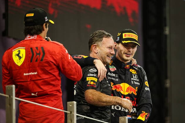 VERSTAPPEN Max (ned), Red Bull Racing Honda RB16B, HORNER Christian (gbr), Team Principal of Red Bull Racing, portrait podium during the Formula 1 Etihad Airways Abu Dhabi Grand Prix 2021, 22th round of the 2021 FIA Formula One World Championship, WM, Weltmeisterschaft from December 10 to 12, 2021 on the Yas Marina Circuit, in Yas Island, Abu Dhabi - F1 - ABU DHABI GRAND PRIX 2021 - RACE DPPI Panoramic  20211212_GOODEN_FGO01457