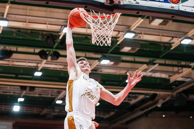 GER, Wuerzburg, s Oliver Arena, 12 12 2021, emspor, emonline, despor, deonline, s Oliver Wuerzburg vs Basketball Loewen Braunschweig, easyCredit BBL, 10 Matchday Picture David Kraemer Basketball Loewen Braunschweig with the Dunking Copyright: HMBxMedia JulienxBecker