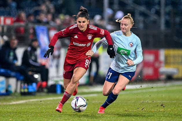 v li Jovana Damnjanovic FCB, 9 Anna Gerhardt Potsdam, 21 in duel, duel, tackle, dynamics, action, action, 12 12 2021, Berlin Germany , Football, Flyeralarm Frauen Bundesliga, 1 FFC Turbine Potsdam FC Bayern München, DFB DFL REGULATIONS PROHIBIT ANY USE OF PHOTOGRAPHS AS IMAGE SEQUENCES AND OR QUASI VIDEO xslx