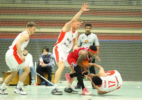 Basketball, ProB BARMER 2 Basketball Bundesliga, ProB Nord, Eleventh matchday, ETV Hamburg RheinStars Köln 84 74 Fabian Paetsch, Tobias Lange ETV, v l , Vincent Golson Köln , Mubarak Salami ETV, r Wandsbek Hamburg