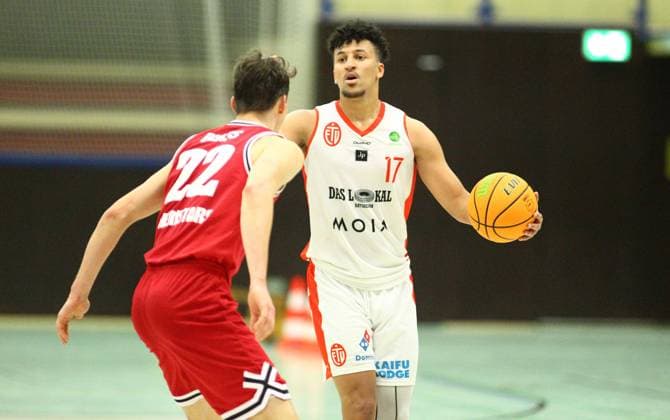 Basketball, ProB BARMER 2 Basketball Bundesliga, ProB Nord, Eleventh matchday, ETV Hamburg RheinStars Köln 84 74 Valentin Blass Köln, l , Mubarak Salami Wandsbek Hamburg
