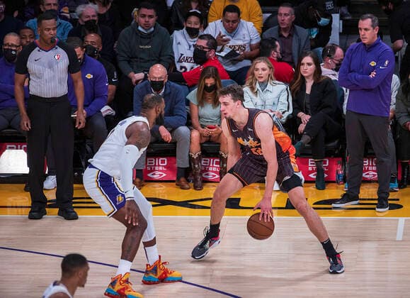 December 12, 2021, Los Angeles, California, USA: Franz Wagner 22 of the Orlando Magic is defended by LeBron James 6 of the Los Angeles Lakers during their regular season NBA, Basketball Herren, USA game on Friday December 3, 2021 at the Staples Center in Los Angeles, California. Chloe Grace Moretz is in the background. Lakers defeat Magic, 106-94. PI Los Angeles USA - ZUMAp124 20211212_zaa_p124_020 Copyright: xJAVIERxROJASx