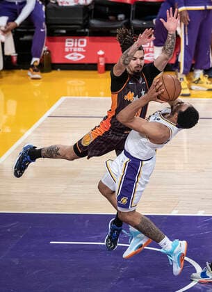 December 12, 2021, Los Angeles, California, USA: Cole Anthony 50 of the Orlando Magic tries to block the shot from Talen Horton-Tucker 5 of the Los Angeles Lakers during their regular season NBA, Basketball Herren, USA game on Friday December 3, 2021 at the Staples Center in Los Angeles, California. Lakers defeat Magic, 106-94. PI Los Angeles USA - ZUMAp124 20211212_zaa_p124_028 Copyright: xJAVIERxROJASx