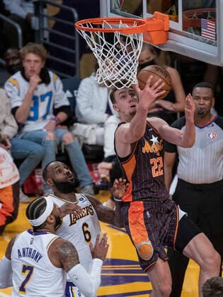 December 12, 2021, Los Angeles, California, USA: Franz Wagner 22 of the Orlando Magic puts up a layup past LeBron James 6 of the Los Angeles Lakers during their regular season NBA, Basketball Herren, USA game on Friday December 3, 2021 at the Staples Center in Los Angeles, California. Lakers defeat Magic, 106-94. PI Los Angeles USA - ZUMAp124 20211212_zaa_p124_030 Copyright: xJAVIERxROJASx