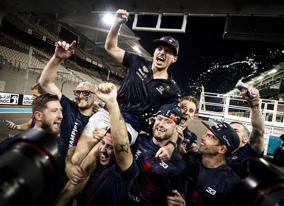 ABU DHABI Max Verstappen celebrates with his team after winning the Formula 1 World Championship after the Abu Dhabi Grand Prix at the Yas Marina Circuit REMKO DE WAAL F1 Grand Prix 2021 xVIxANPxSportx xxANPxIVx 441998501