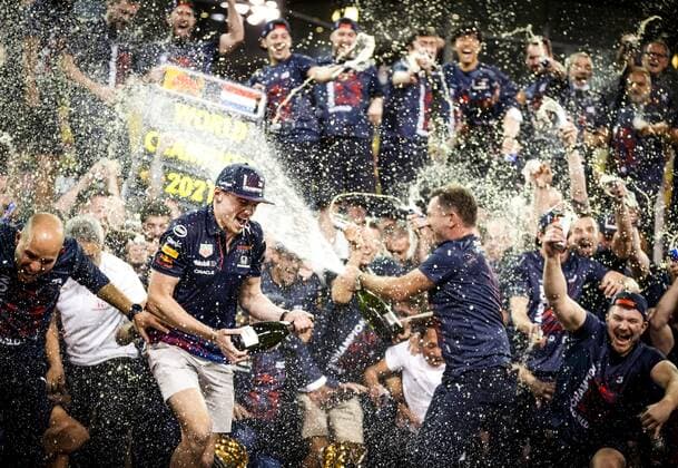 ABU DHABI Max Verstappen celebrates with his team after winning the Formula 1 World Championship after the Abu Dhabi Grand Prix at the Yas Marina Circuit REMKO DE WAAL F1 Grand Prix 2021 xVIxANPxSportx xxANPxIVx 442000077