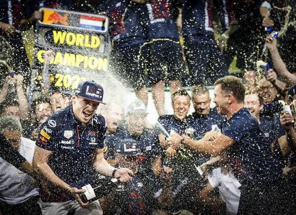 ABU DHABI Max Verstappen celebrates with his team after winning the Formula 1 World Championship after the Abu Dhabi Grand Prix at the Yas Marina Circuit REMKO DE WAAL F1 Grand Prix 2021 xVIxANPxSportx xxANPxIVx 442000379