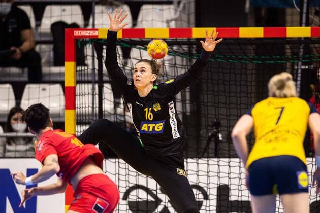 Sport Themen der Woche KW50 Sport Bilder des Tages 211213 Goalkeeper Jessica Ryde of Sweden during the IHF Women?s World Championship, WM, Weltmeisterschaft handball match between Sweden and Romania on December 13, 2021 in Castello. Photo: Ludvig Thunman BILDBYRAN kod LT LT0232 handball handboll handball bbeng vm handball-vm handbolls-vm ihf handball world championship world handball championship 2021 world championship 2021 sweden sverige romania day 13 dam *** 211213 Goalkeeper Jessica Ryde of Sweden during the IHF Women Worlds World Championship handball match between Sweden and Romania on December 13, 2021 in Castello Photo Ludvig Thunman BILDBYRAN kod LT LT0232 handball handboll handball bbeng vm handball vm handbolls vm ihf handball world championship world handball championship 2021 world championship 2021 sweden sverige romania day 13 dam,  Copyright: LUDVIGxTHUNMAN BB211213LT017