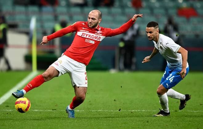 Russia Soccer Premier-League Sochi - Spartak 6720584 13.12.2021 Sochi s Emanuel Mammana and Spartak s Georgi Melkadze struggle for a ball during the Russian Premier League soccer match between Sochi and Spartak Moscow, in Sochi, Russia. Artur Lebedev Sputnik Sochi Krasnodar region Russia  Copyright: xArturxLebedevx